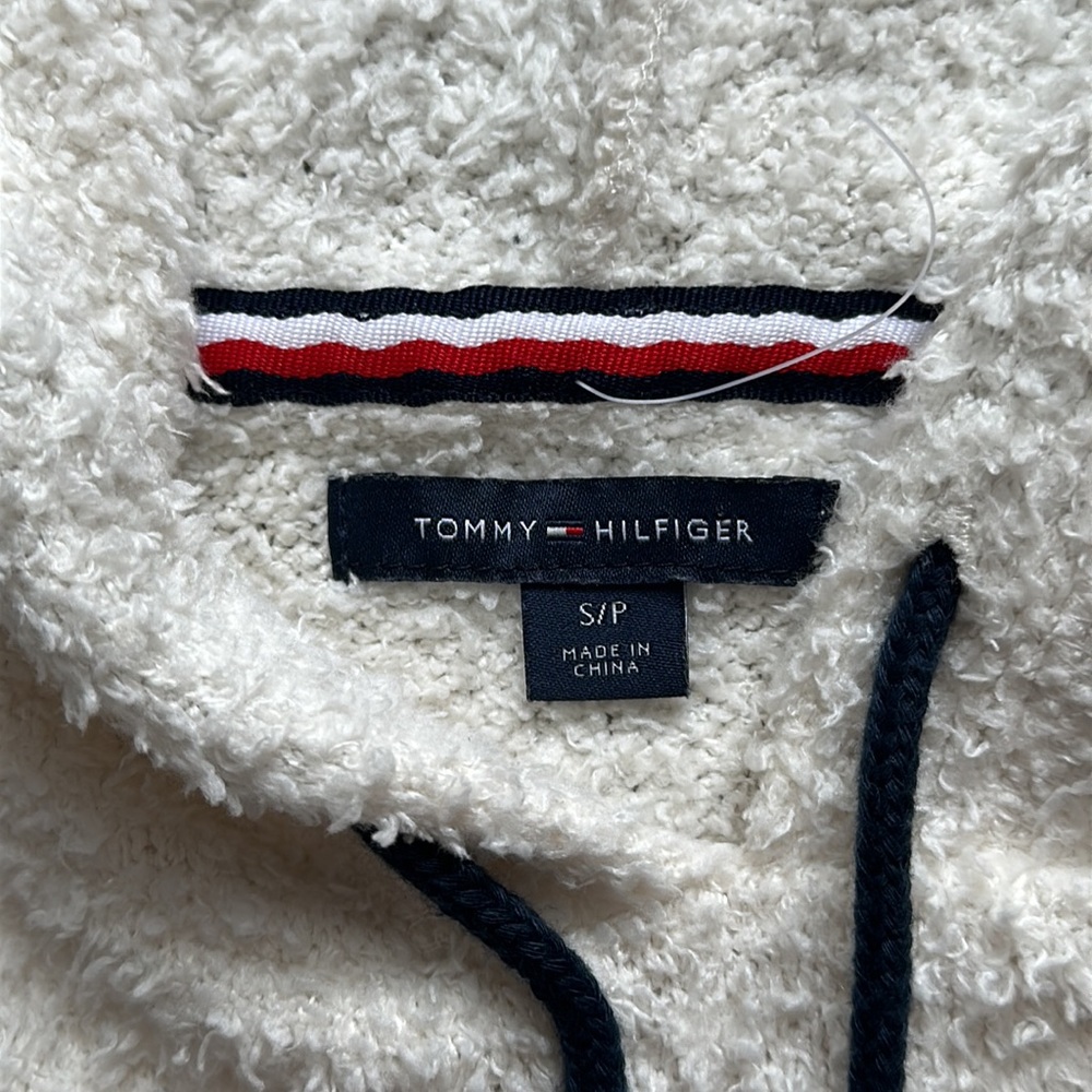 TOMMY HILFIGER White & Navy Fuzzy Fleece Crop Pullover Hoodie - Picture 7 of 9